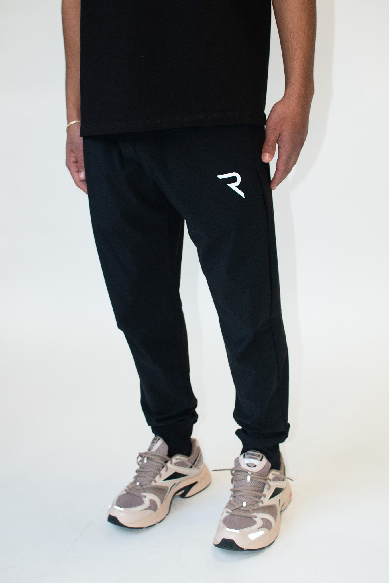 R Logo Fit Joggers Black